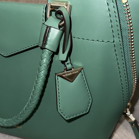 DIVORCE CLEARANCE-TAKING OFFERS MK Blakely Leather Satchel - Picture 12 of 17